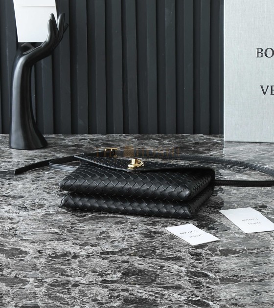 B0tt*ga Ven*ta BV Knot Clutch Intrecciato Leather Shoulder Bag Size 25*505*16CM