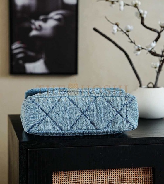 Ch**el Classic Flap Bag Maxi Denim Blue Size 35*10*24CM AS5734