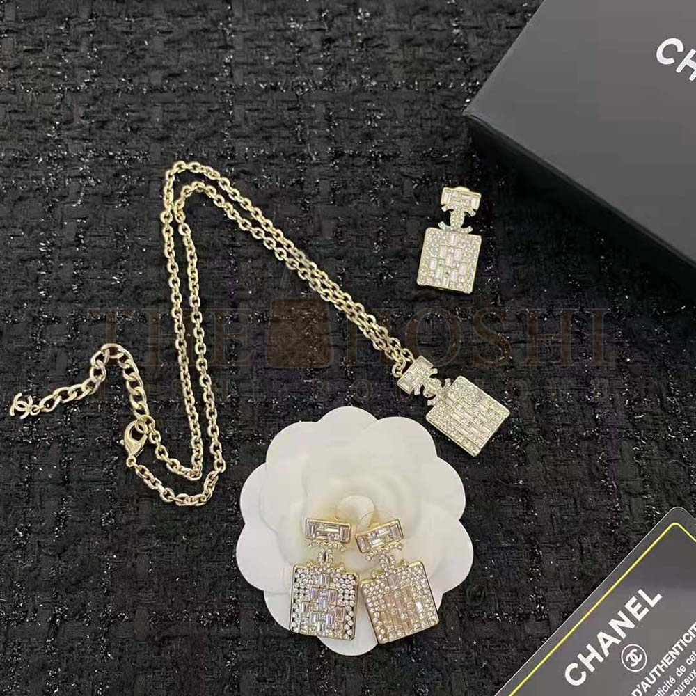 Ch**el Women Long Pendant Necklace in Metal and Strass Master Quality