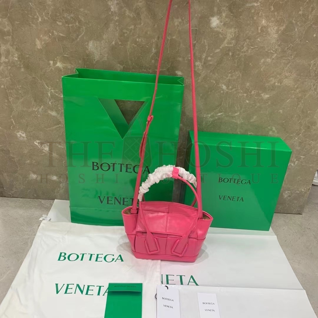 B0tt*ga Ven*ta Mini Arco Bag In Pink Intrecciato Leather Master Quality
