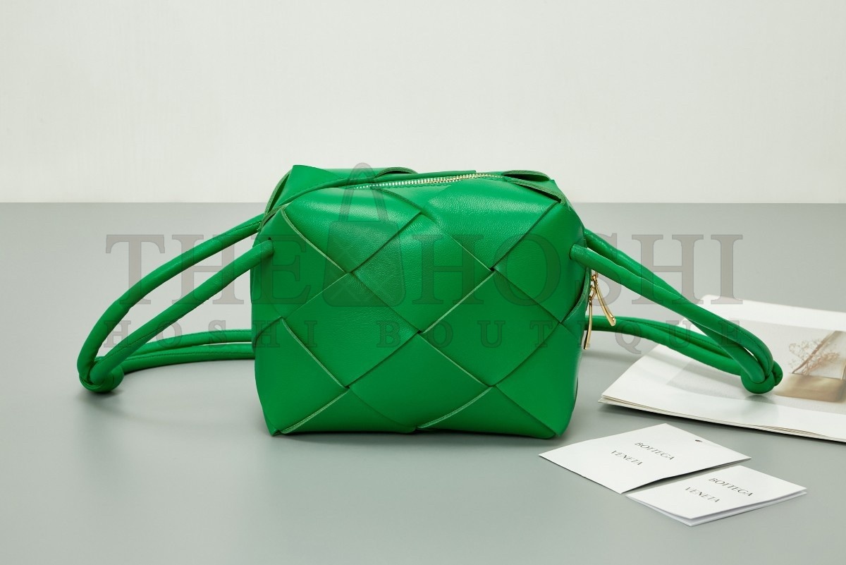 B0tt*ga Ven*ta Mini Cassette Camera Bag In Parakeet Lambskin Master Quality