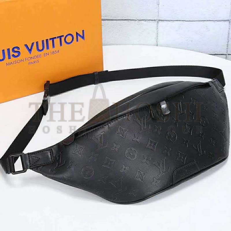 L0vis Vvtt0n LV Men Discovery Bumbag in Monogram Shadow Calf Leather-Black Master Quality
