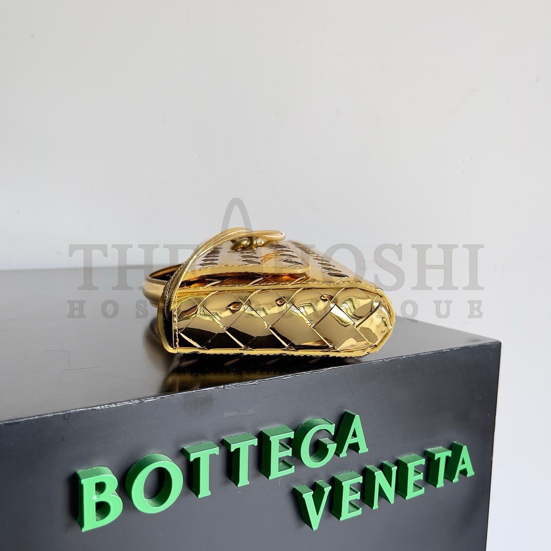 B0tt*ga Ven*ta Andiamo Clutch with Handle in Gold Metallic Leather Master Quality