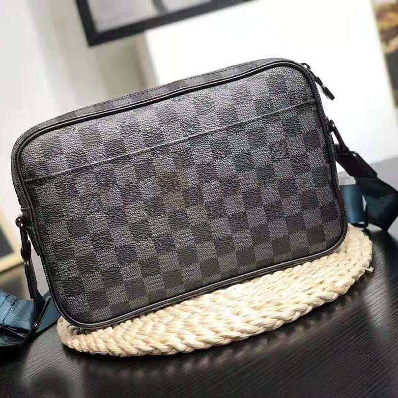 L0vis Vvtt0n LV Men Alpha Messenger in Classic LV Damier Graphite Canvas-Grey Master Quality