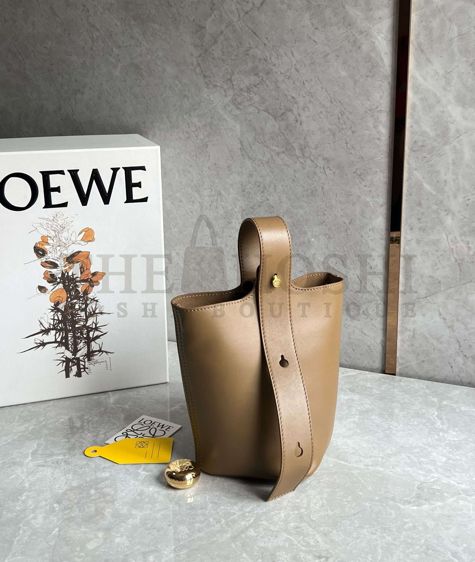 L0ew* Mini Pebble Bucket Bag in Oak Calfskin Master Quality