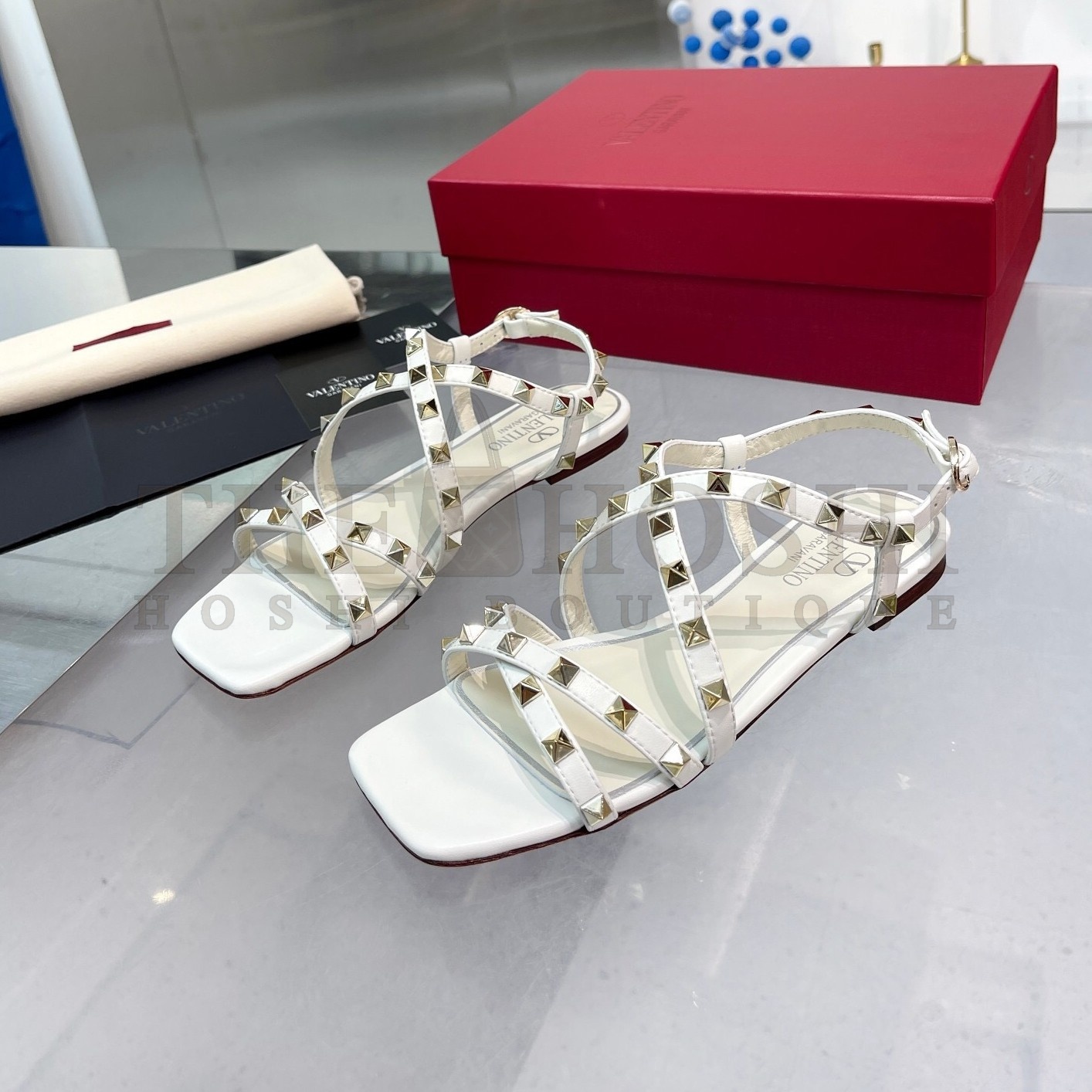 Va1e*ntin0 Rockstud Flat Sandals with Straps in White Leather Master Quality