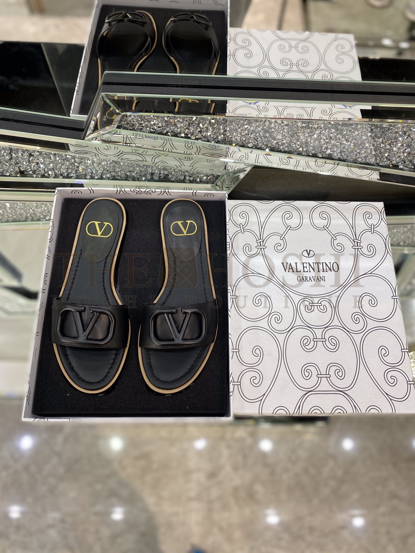 Va1e*ntin0 Garavani VLogo sandals Master Quality