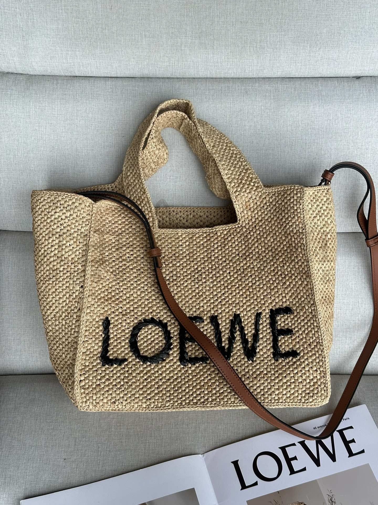 L0ew* Small L0ew* Font Tote in Natural Raffia Master Quality