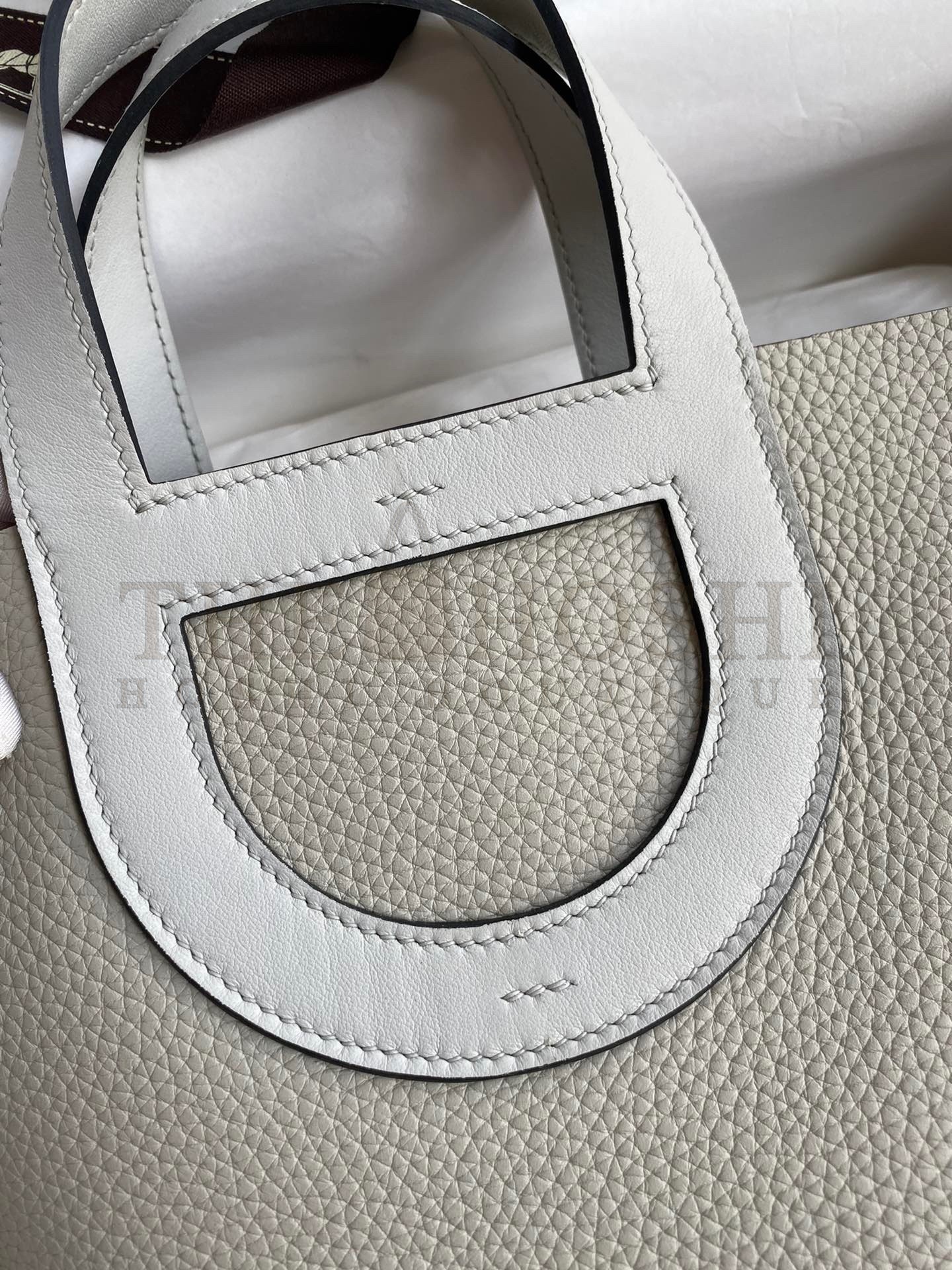 H**me5 In The Loop 18 Handmade Bag in Pearl Grey Clemence Leather Master Quality