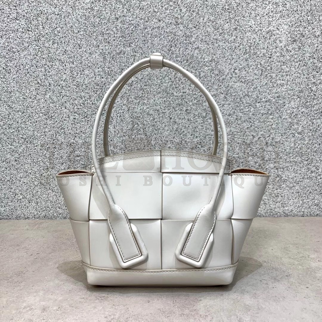 B0tt*ga Ven*ta Mini Arco Bag In White Intrecciato Calfskin Master Quality