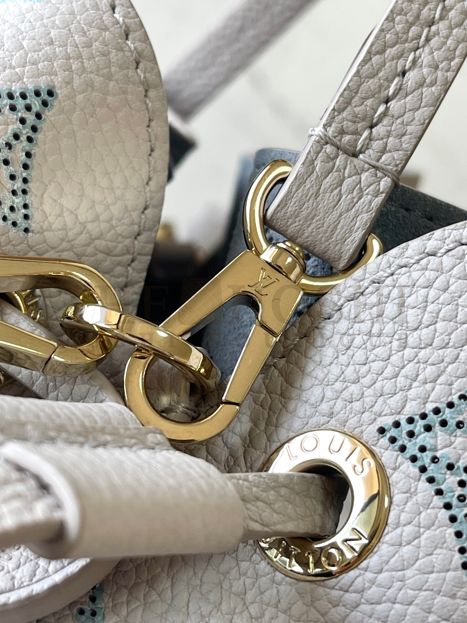 L0vis Vvtt0n LV Women Bella Bucket Bag Mahina Perforated Calf Leather 19.0 x 22.0 x 14.0cm Master Quality