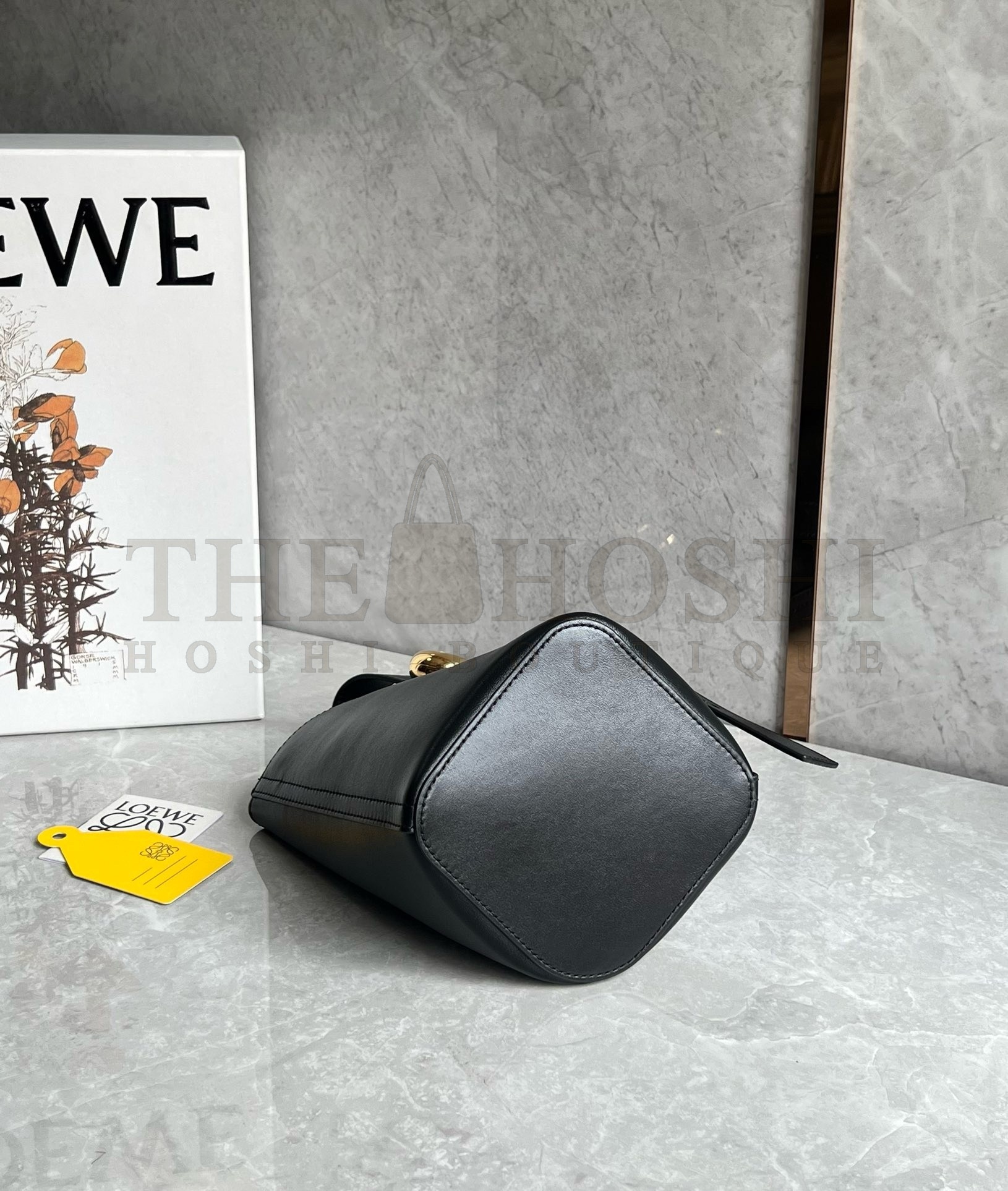 L0ew* Mini Pebble Bucket Bag in Black Calfskin Master Quality