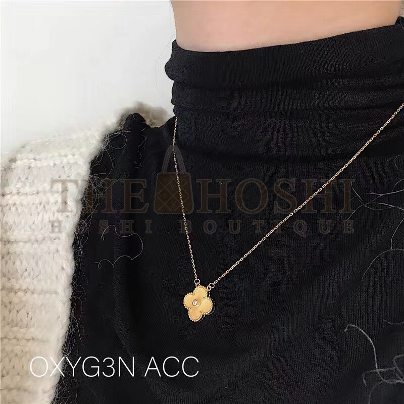 V*n Cl**f & Arpels Gold Mother-of-Pearl Four-Leaf Clover Necklace, Vintage Alhambra pendant Master Quality