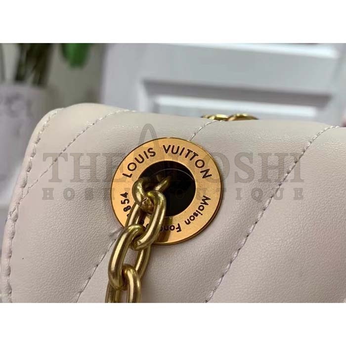 L0vis Vvtt0n LV Women New Wave Chain Bag GM Ivory Quilted Smooth Calf Leather Master Quality