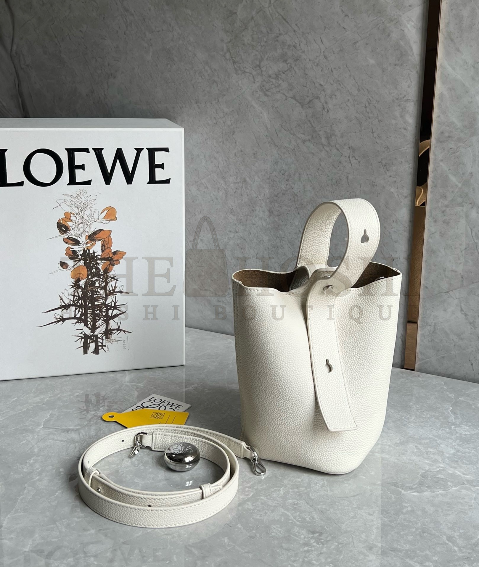 L0ew* Mini Pebble Bucket Bag in White Grained Leather Master Quality