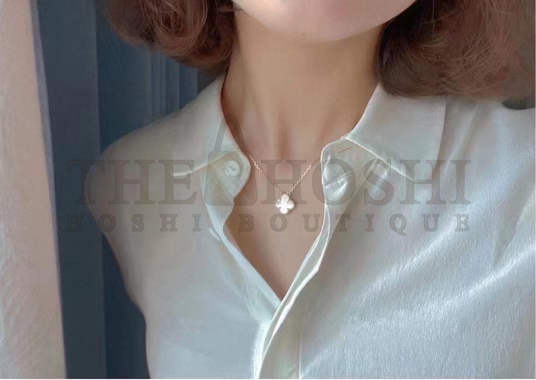 V*n Cl**f Necklace Dupe, Clover Necklace, Vintage Alhambra pendant Master Quality