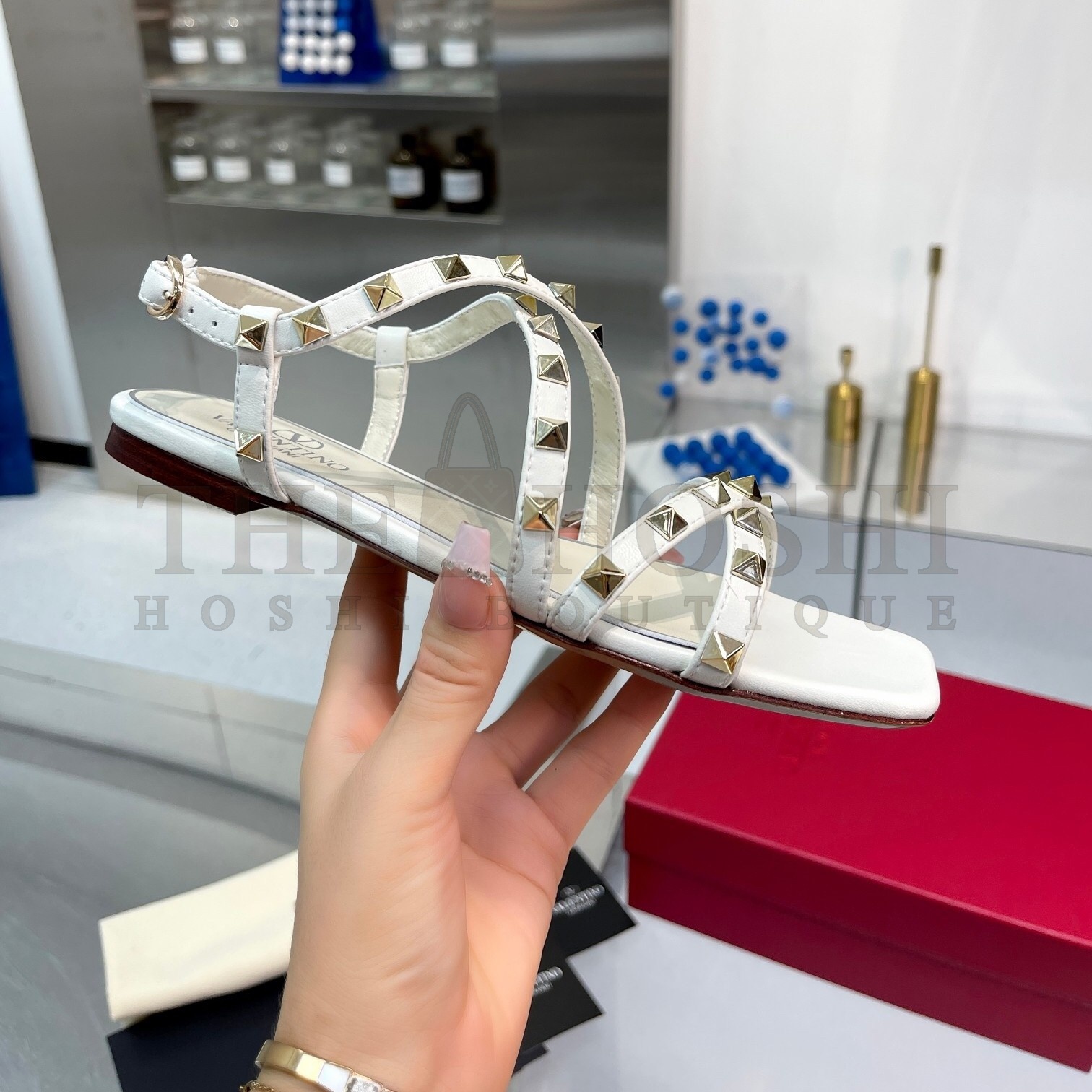 Va1e*ntin0 Rockstud Flat Sandals with Straps in White Leather Master Quality