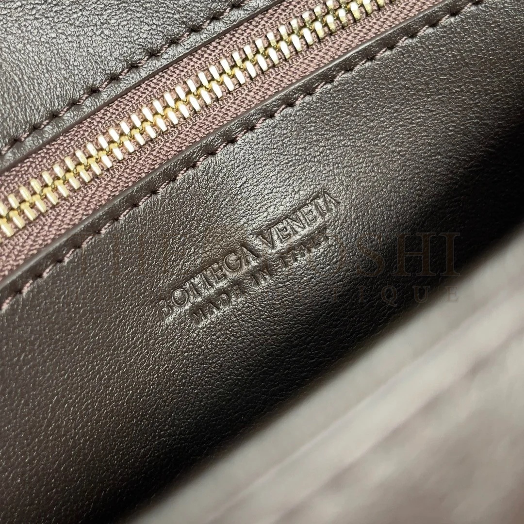 B0tt*ga Ven*ta Mini Andiamo Cross-Body Bag in Fondant Intrecciato Lambskin Master Quality