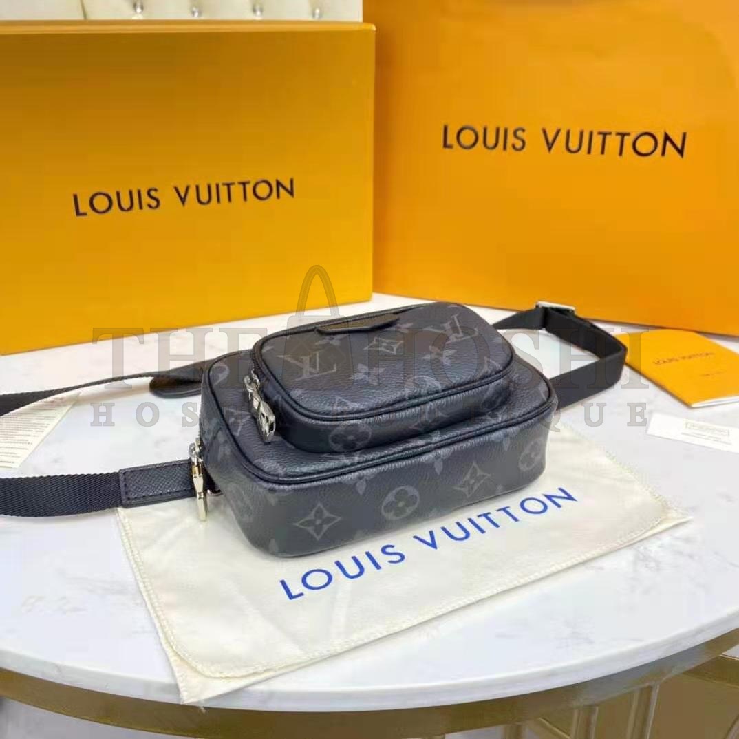 L0vis Vvtt0n LV Women Outdoor Pouch Taigarama Noir Black Coated Canvas Cowhide Leather Master Quality