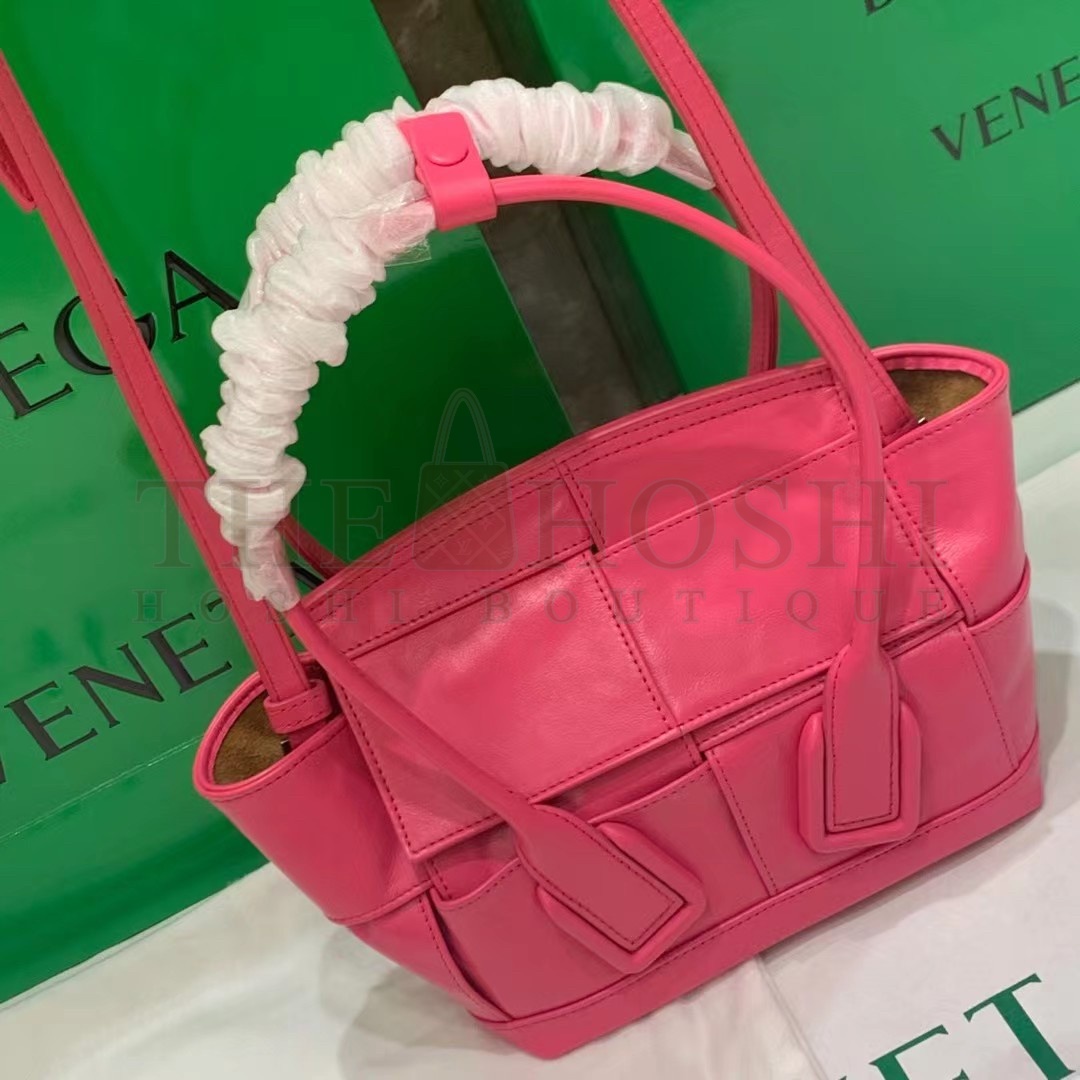 B0tt*ga Ven*ta Arco Mini Bag In Pink Intrecciato Leather Master Quality