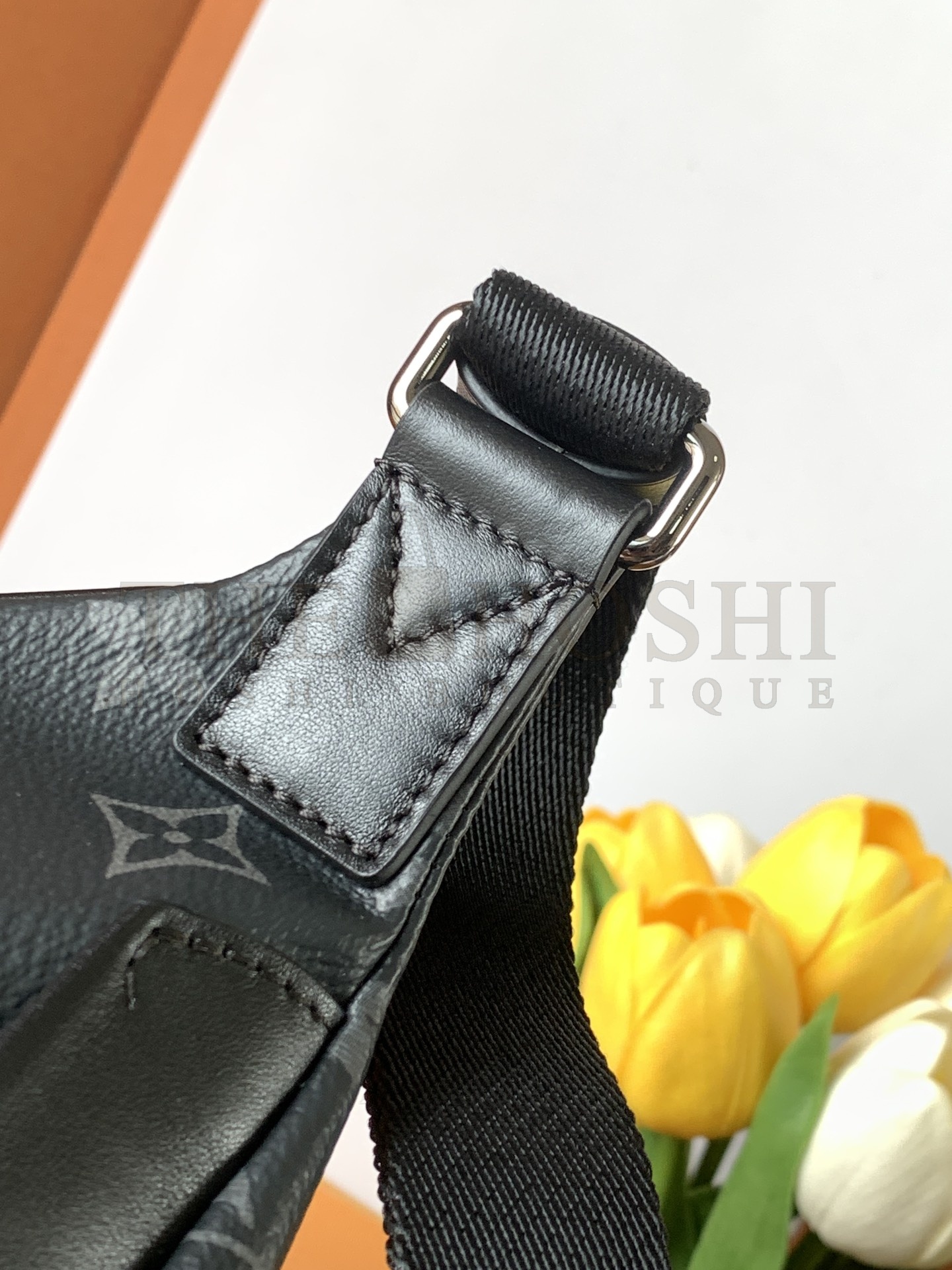 L0vis Vvtt0n LV Men Discovery Bumbag PM Grey Monogram Eclipse Canvas M46035 Master Quality