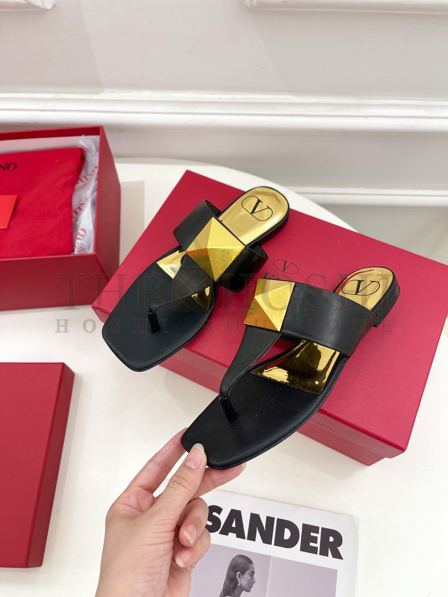 Va1e*ntin0 One Stud Flat Thong Sandals In Black Calfskin Master Quality