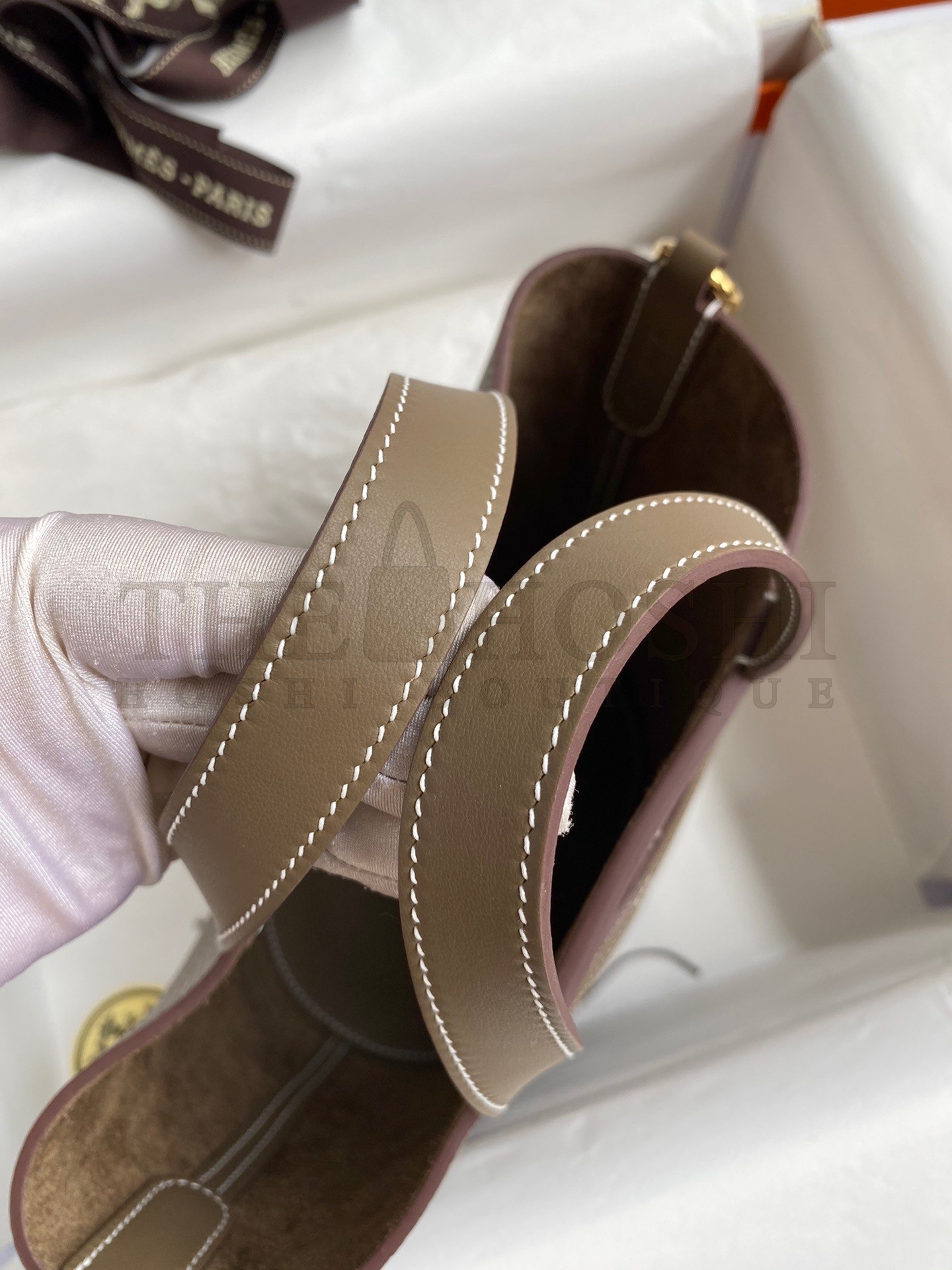 H**me5 In The Loop 18 Handmade Bag in Taupe Clemence Leatherther Master Quality