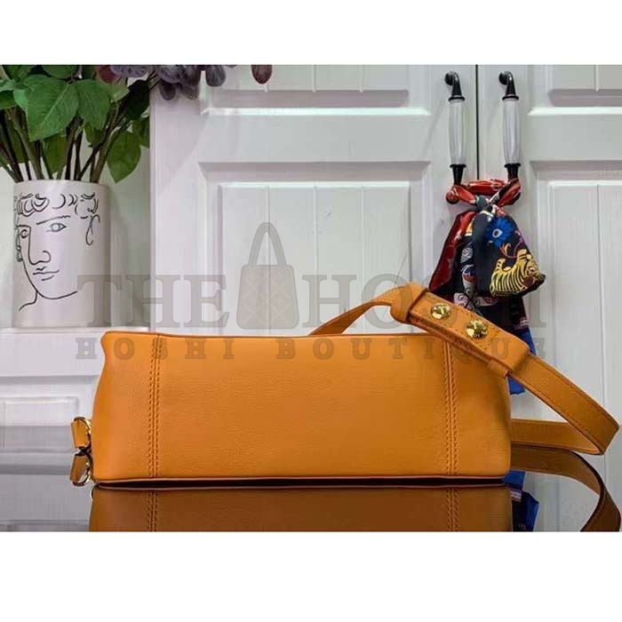L0vis Vvtt0n LV Women Dauphine Soft MM Handbag Apricot Calfskin Leather M25048 Master Quality