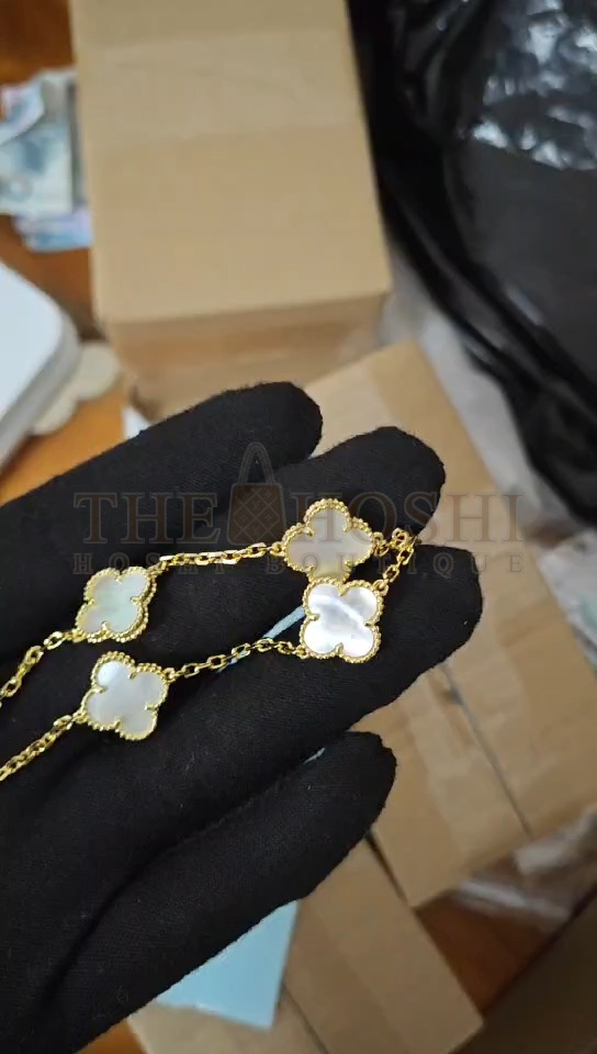 V*n Cl**f 10 motifs Necklace Replica Master Quality