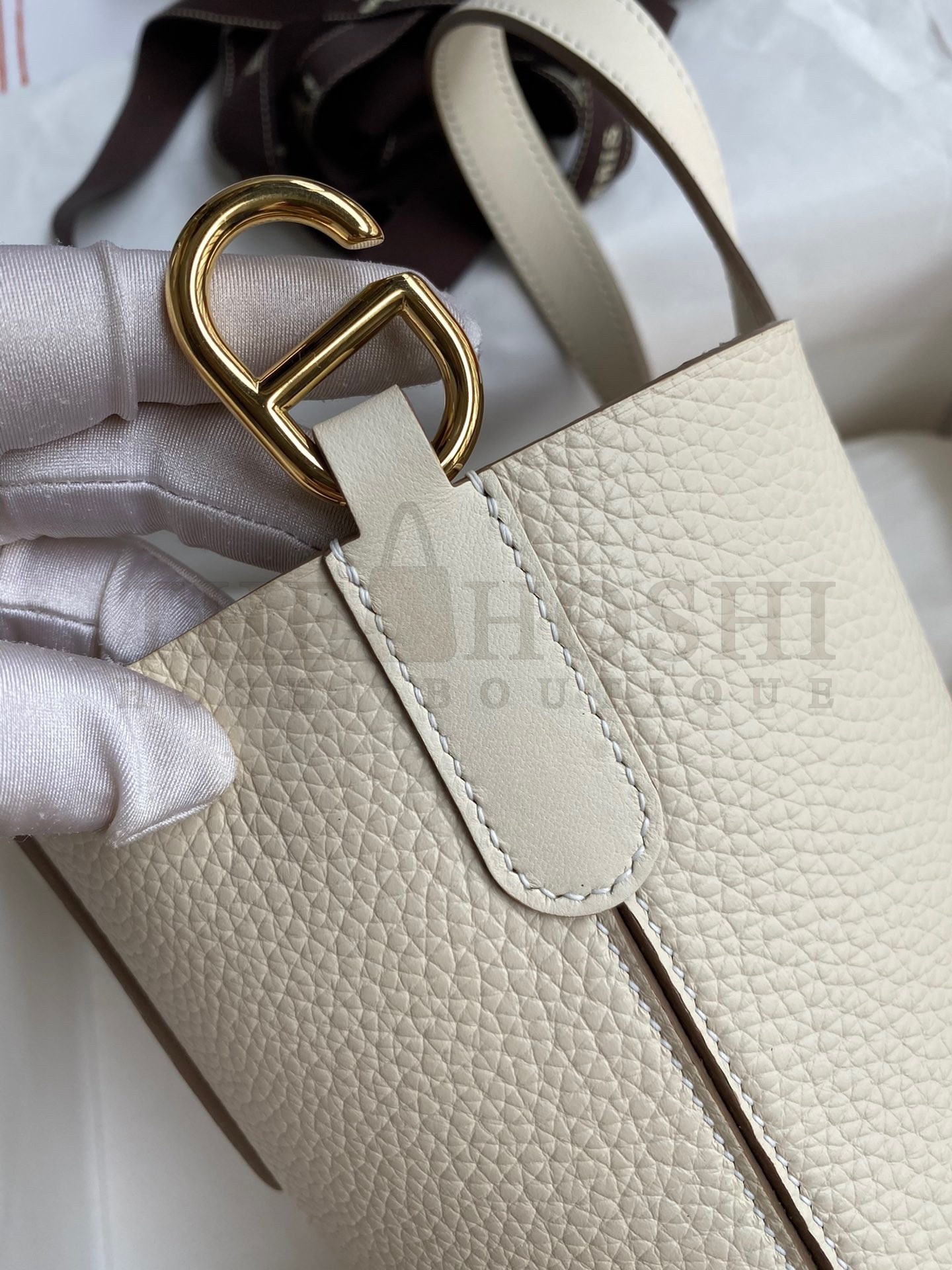 H**me5 In The Loop 18 Handmade Bag in Craie Clemence Leather Master Quality