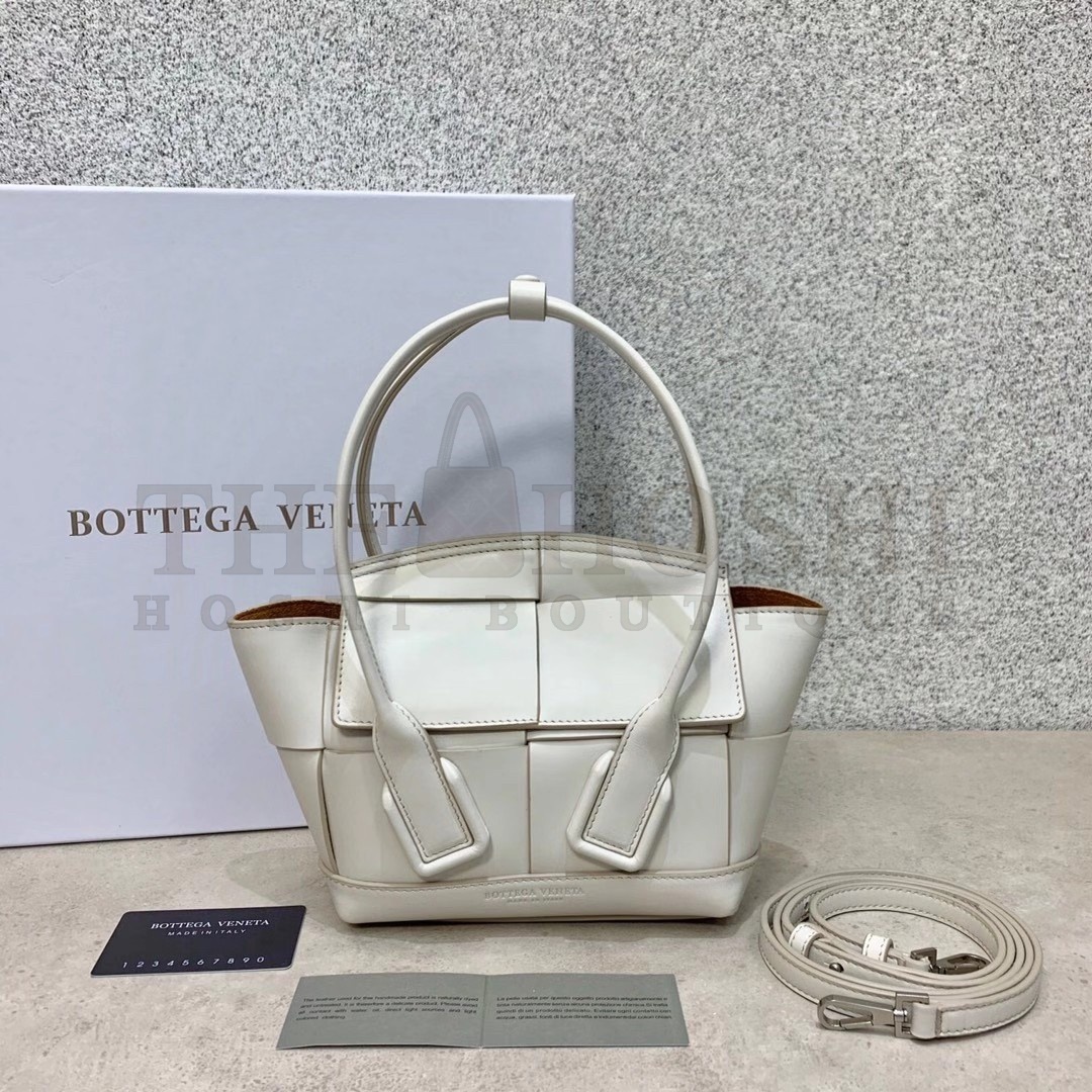 B0tt*ga Ven*ta Mini Arco Bag In White Intrecciato Calfskin Master Quality