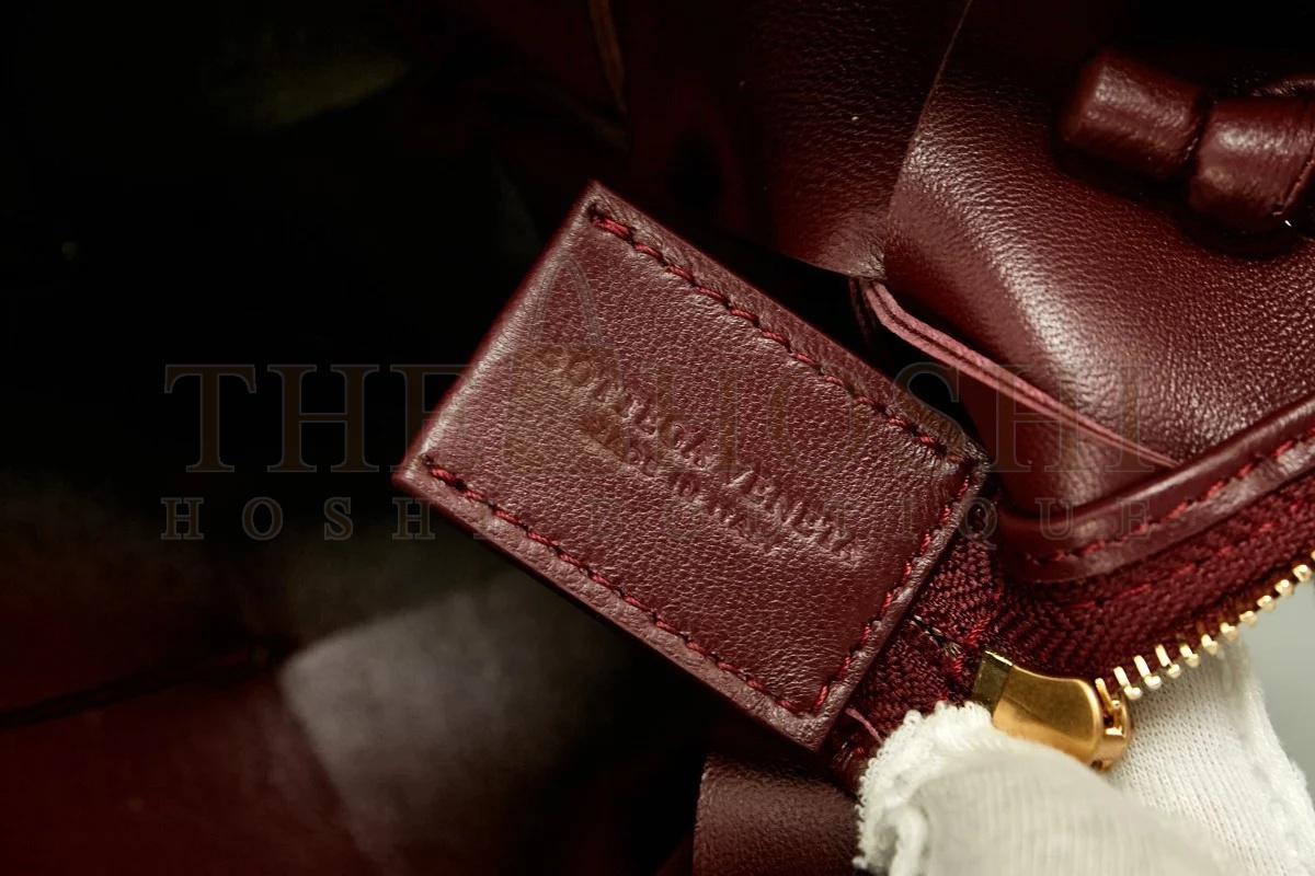 B0tt*ga Ven*ta Mini Cassette Camera Bag In Bordeaux Lambskin Master Quality