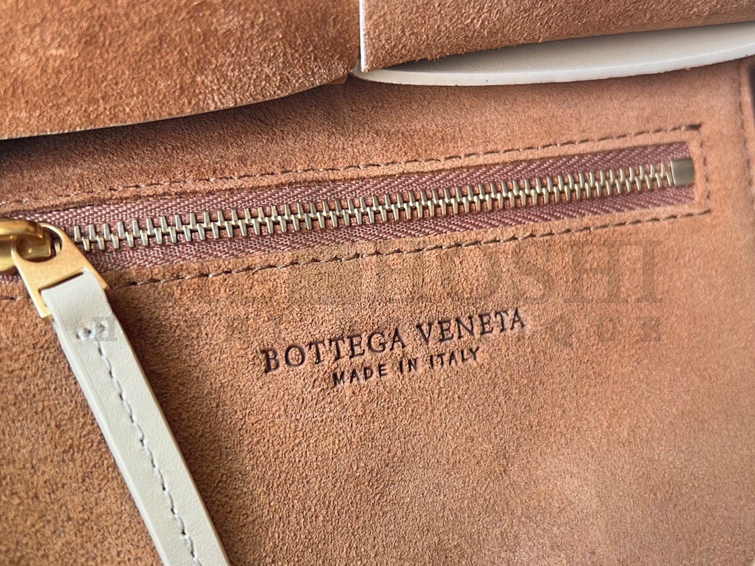 B0tt*ga Ven*ta Arco Mini Bag In Beige Intrecciato Calfskin Master Quality