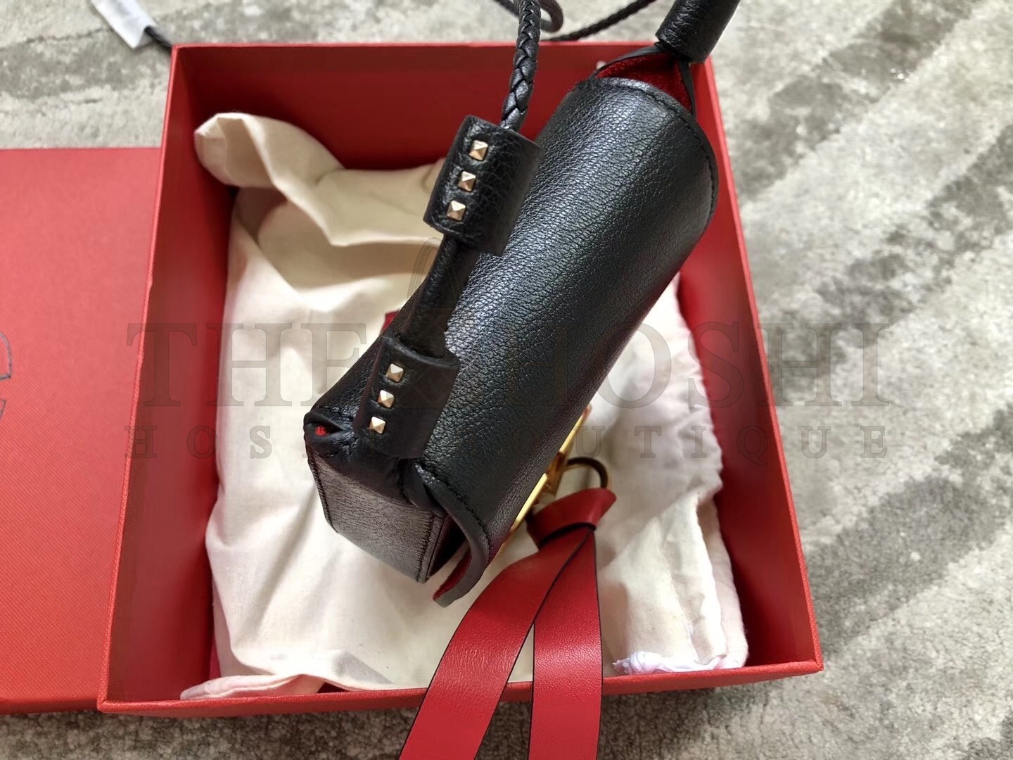 Va1e*ntin0 Small Vring Crossbody Bag In Black Goatskin Master Quality