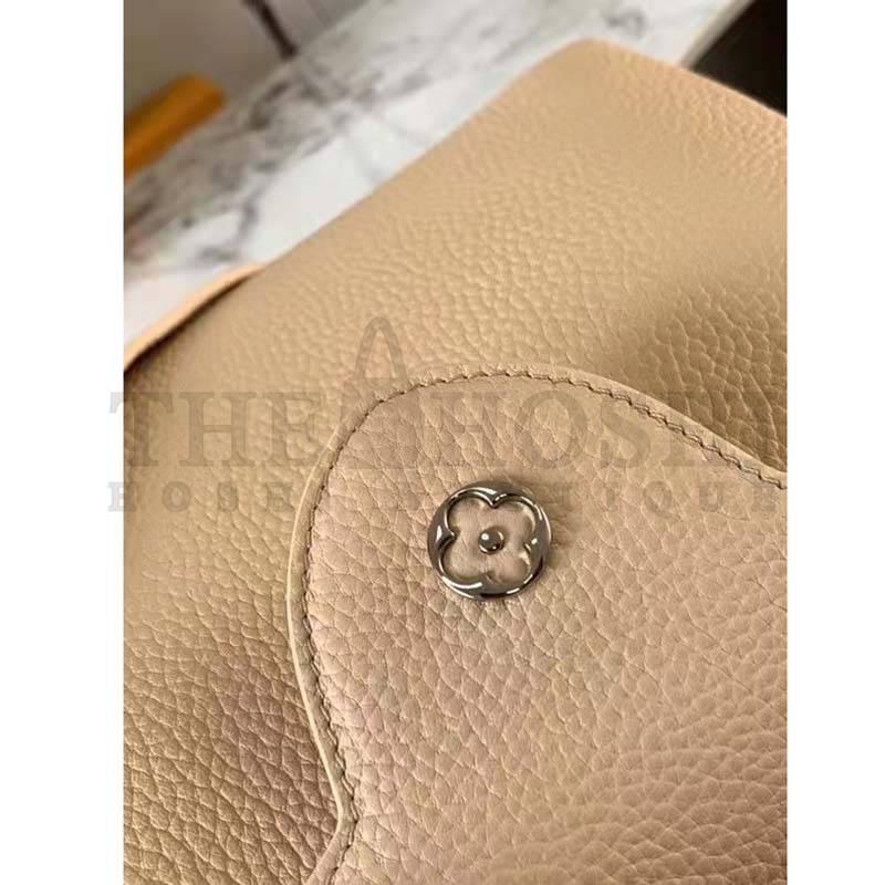 L0vis Vvtt0n LV Women Capucines MM Handbag Grey Taurillon Cowhide Master Quality