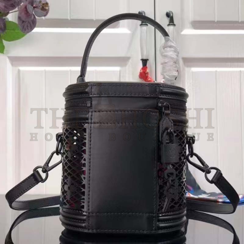 L0vis Vvtt0n LV Women Cannes Handbag Black Patent Calfskin Cowhide Leather Master Quality