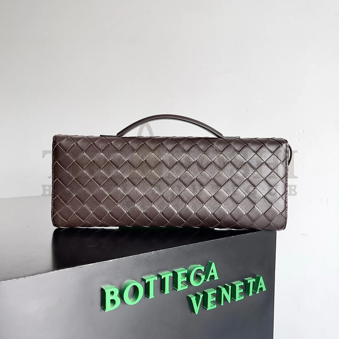 B0tt*ga Ven*ta Andiamo Clutch with Handle in Fondant Intrecciato Lambskin Master Quality