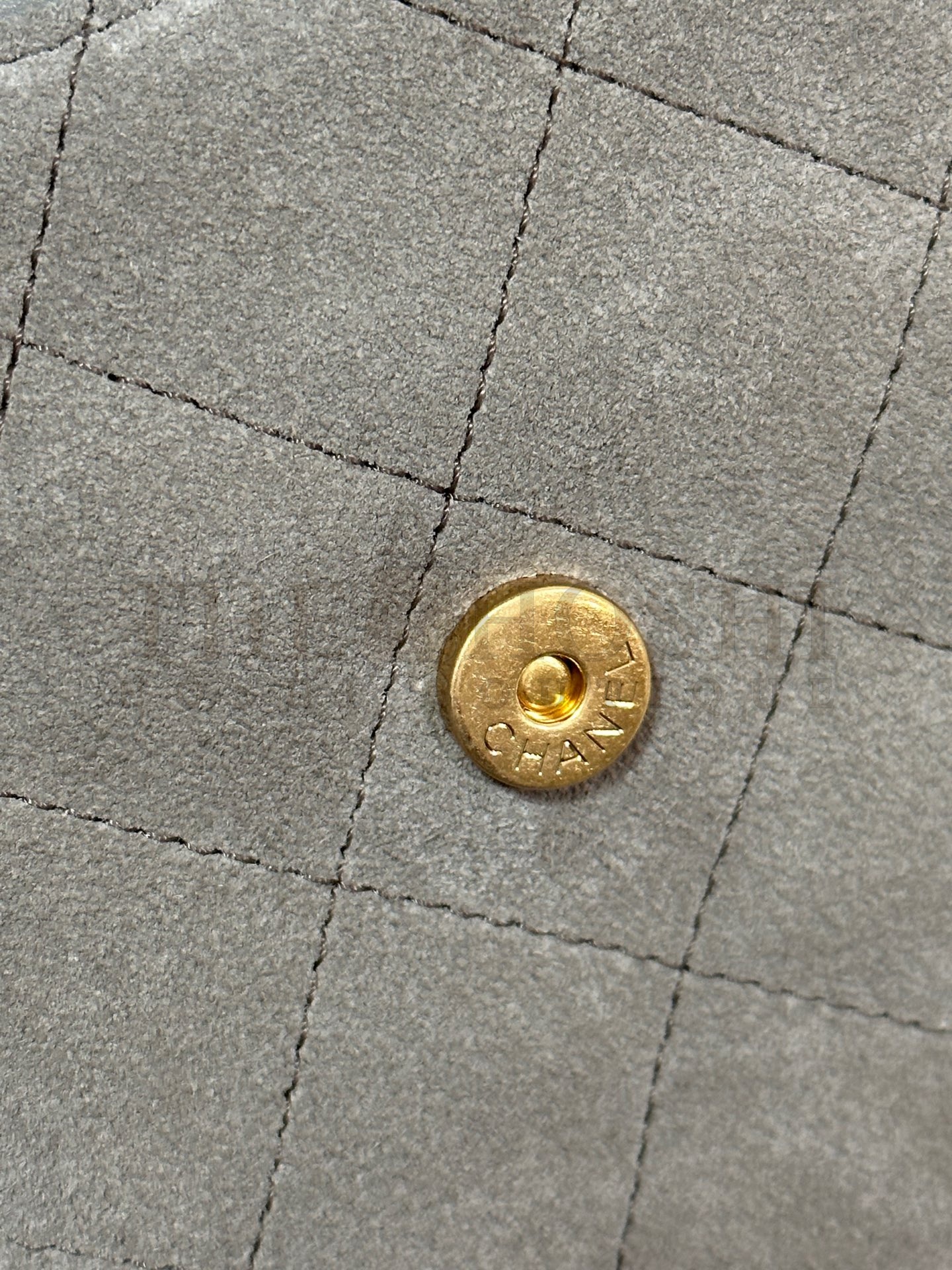 Ch**el 25C AS5631 Hobo Drawstring Bag Gray Sude Leather with Gold Chain 30x26x14cm Master Quality