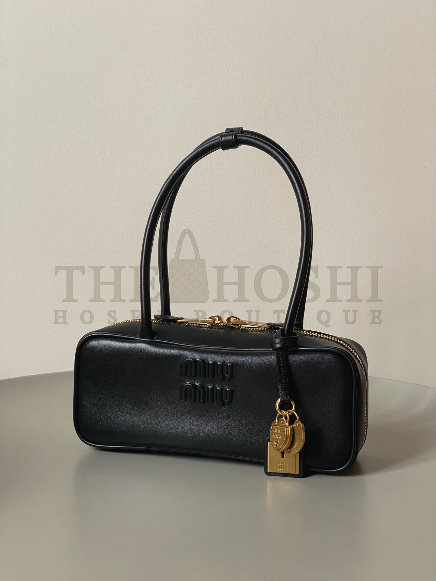 Miu Miu M1um1u Bowling Bag with Charm – Black Leather Size: 28 x 11.5 x 8 cm Master Quality