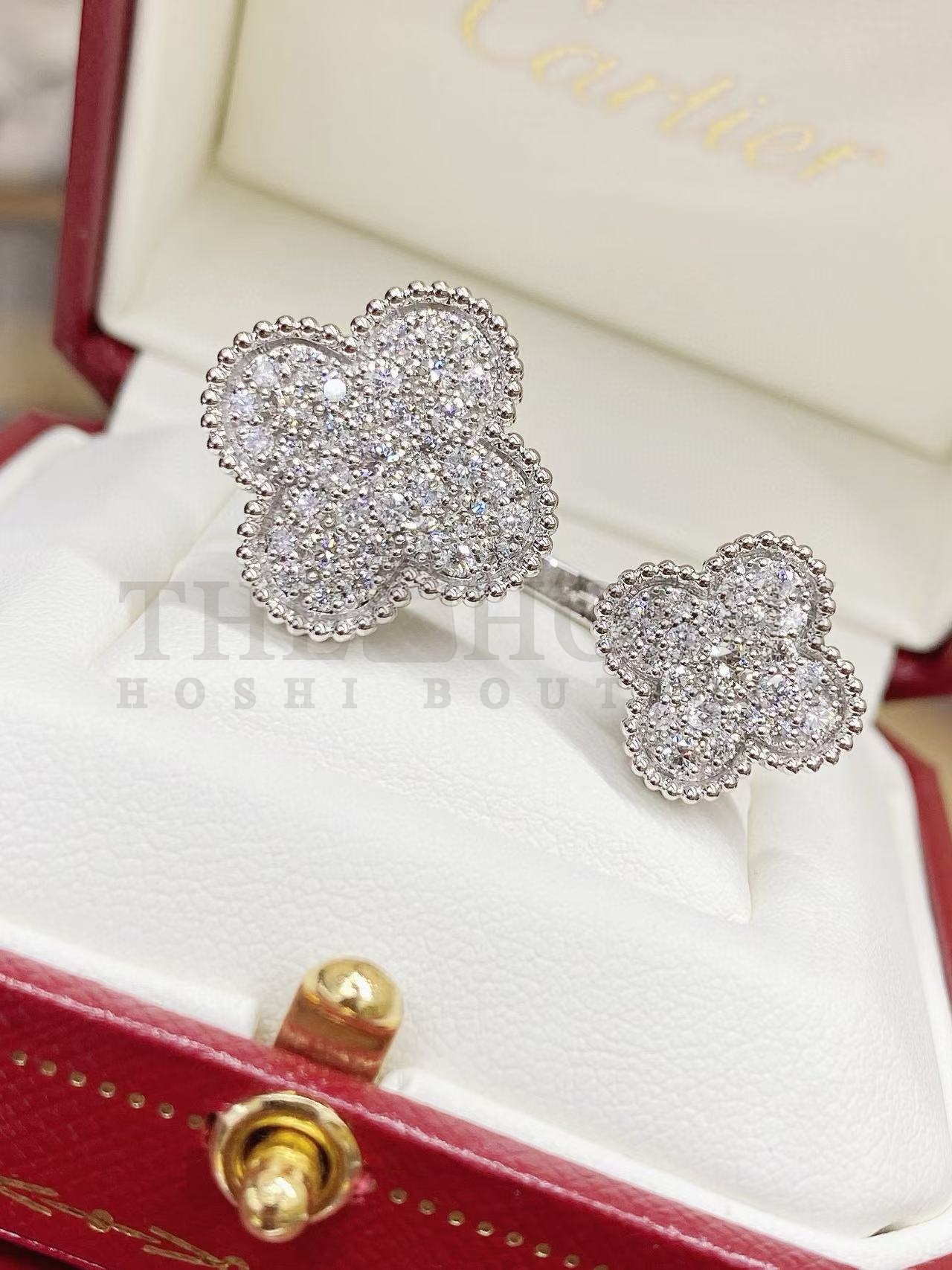 V*n Cl**f & Arpels VCA Two-Flower Alhambra Full D1am0nd Ring – 18K Gold Master Quality