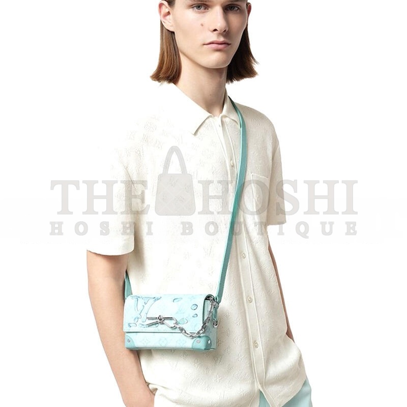 L0vis Vvtt0n STEAMER WEARABLE WALLET M22637 (18*11*6.5cm) Master Quality