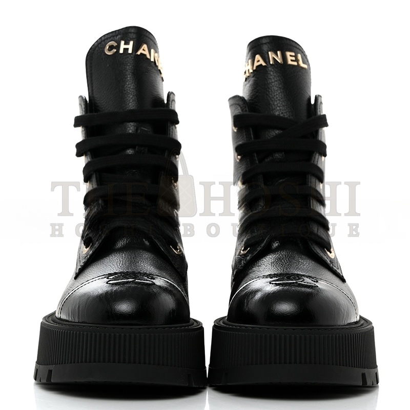 Ch**el GRAINED CALFSKIN SHINY CALFSKIN CC LACE UP COMBAT BOOTS 1437689 Master Quality