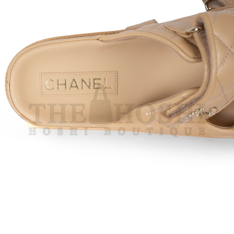 Ch**el LAMBSKIN QUILTED VELCRO DAD CHAIN CC SLIDE SANDALS Master Quality